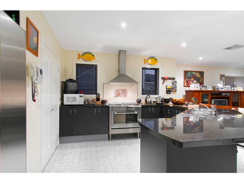 28 Merriwee Grove, Narre Warren South VIC 3805