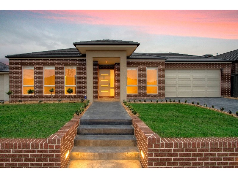 15 Esprit Avenue, Cranbourne North VIC 3977