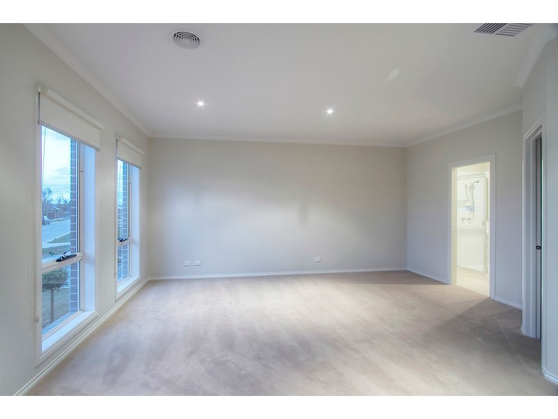 15 Esprit Avenue, Cranbourne North VIC 3977