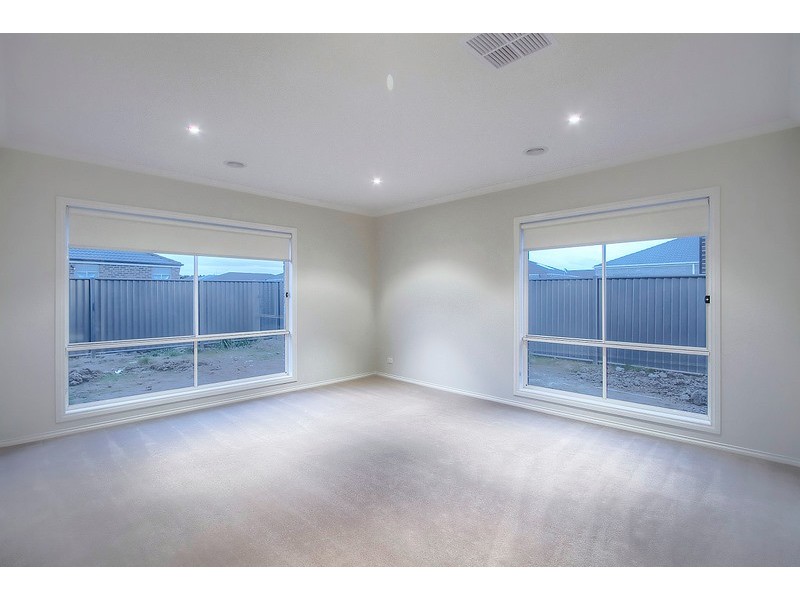 15 Esprit Avenue, Cranbourne North VIC 3977