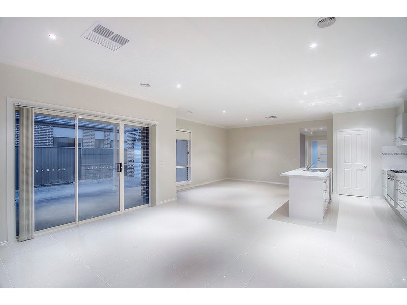 15 Esprit Avenue, Cranbourne North VIC 3977