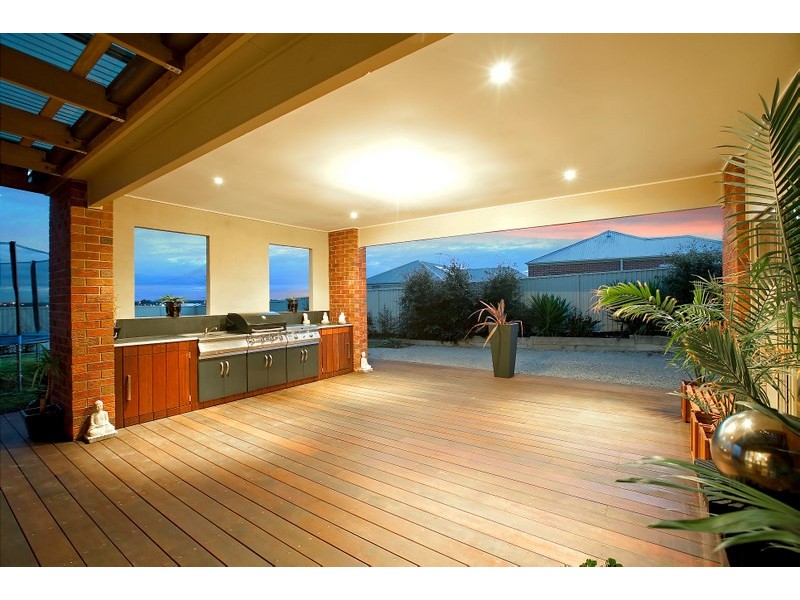 7 Arbour Rise, Pakenham VIC 3810