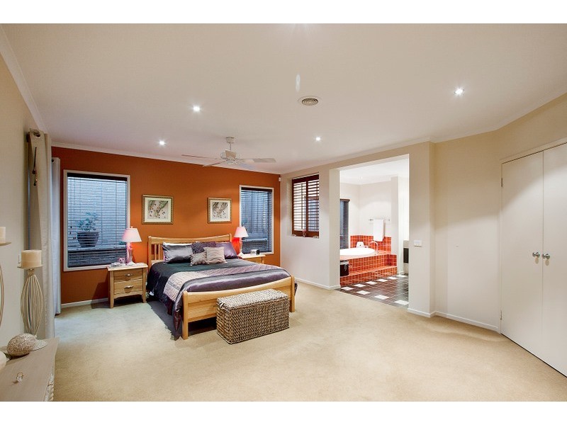 9 Oakmoss Place, Berwick VIC 3806