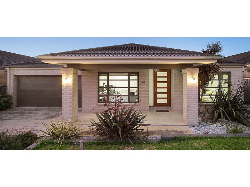 25 Bernly Boulevard, Berwick VIC 3806