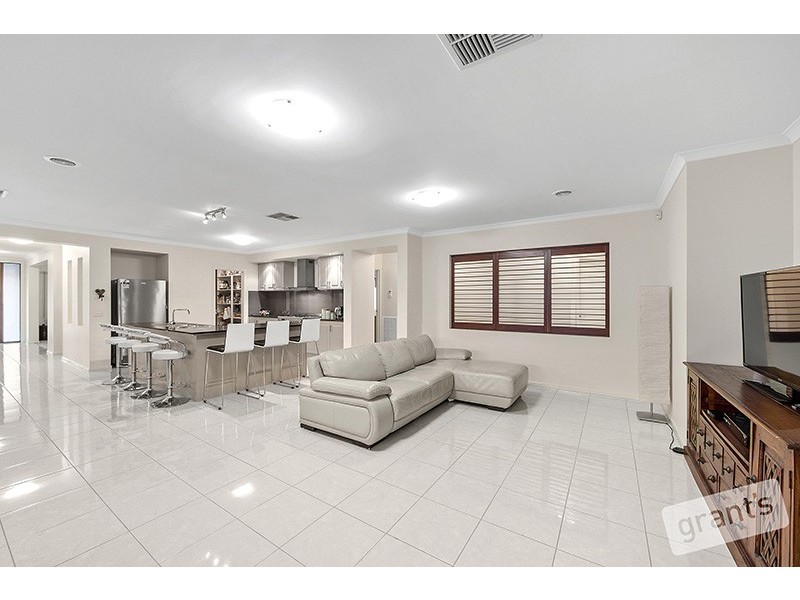 25 Bernly Boulevard, Berwick VIC 3806