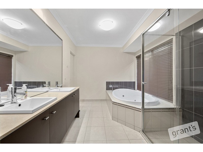 25 Bernly Boulevard, Berwick VIC 3806