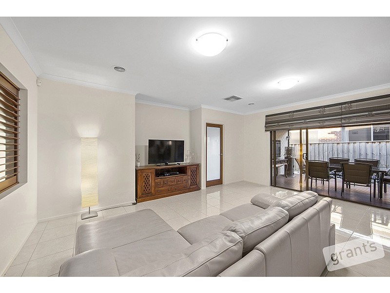 25 Bernly Boulevard, Berwick VIC 3806