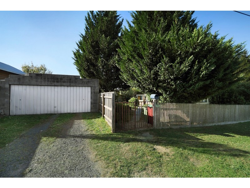 2 Hudson Street, Beaconsfield VIC 3807