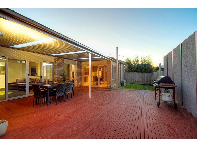24 Bryn Mawr Boulevard, Berwick VIC 3806