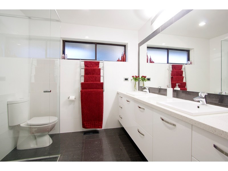 11 Roundhay Court, Berwick VIC 3806