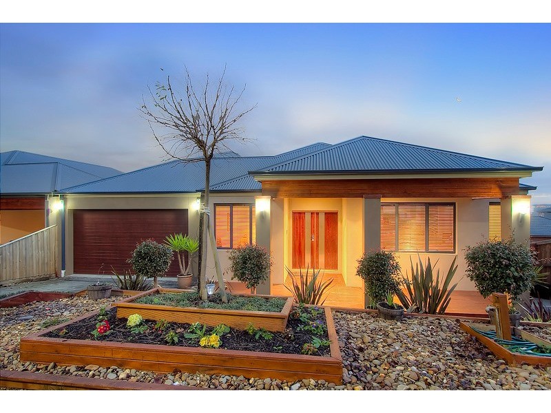33 Glenview Rise, Berwick VIC 3806
