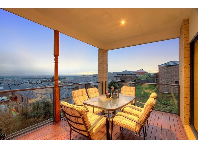 33 Glenview Rise, Berwick VIC 3806