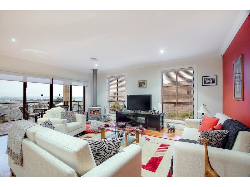 33 Glenview Rise, Berwick VIC 3806