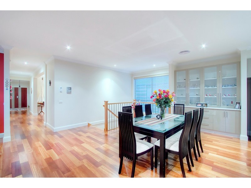 33 Glenview Rise, Berwick VIC 3806