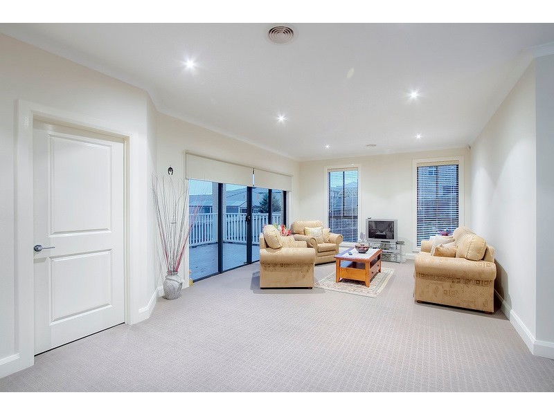 33 Glenview Rise, Berwick VIC 3806