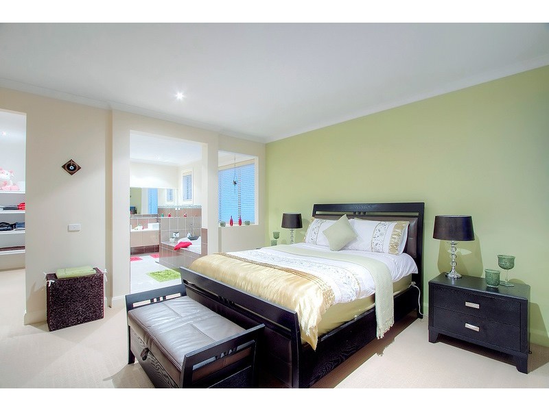 33 Glenview Rise, Berwick VIC 3806