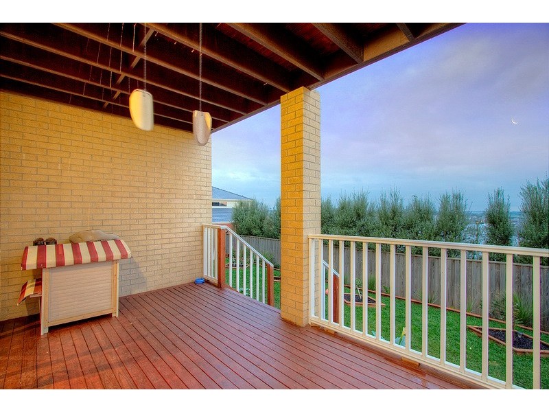 33 Glenview Rise, Berwick VIC 3806