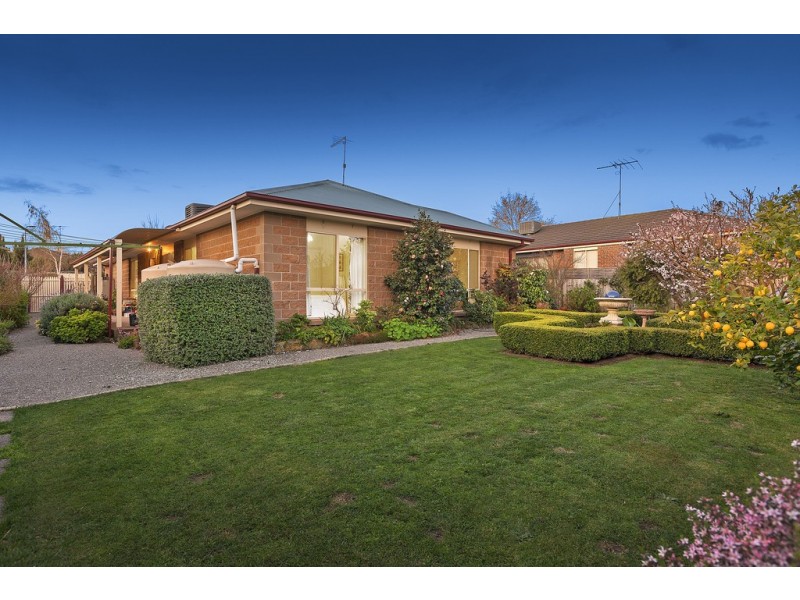 2 Furness Court, Berwick VIC 3806