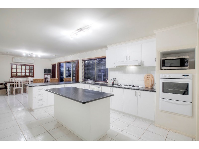 22 Balmaceda Court, Berwick VIC 3806