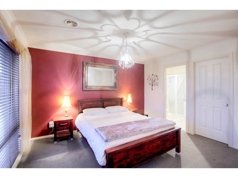 22 Balmaceda Court, Berwick VIC 3806