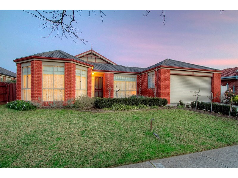 120 Strathaird Drive, Narre Warren South VIC 3805
