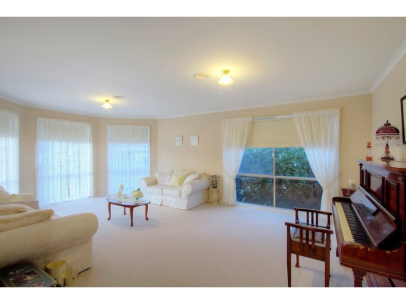 120 Strathaird Drive, Narre Warren South VIC 3805