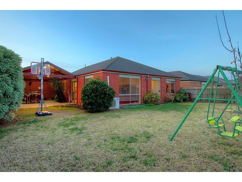 120 Strathaird Drive, Narre Warren South VIC 3805