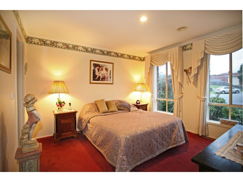 5 Blue Jay Court, Narre Warren South VIC 3805