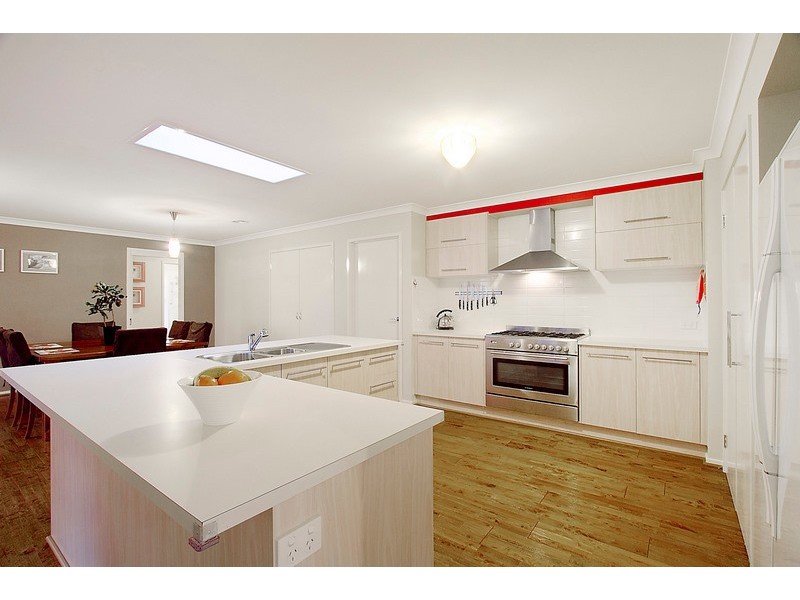 4 Cinnamon Link, Pakenham VIC 3810