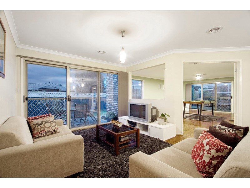 4 Cinnamon Link, Pakenham VIC 3810