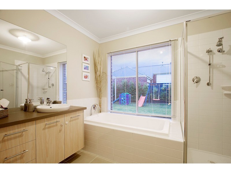 4 Cinnamon Link, Pakenham VIC 3810