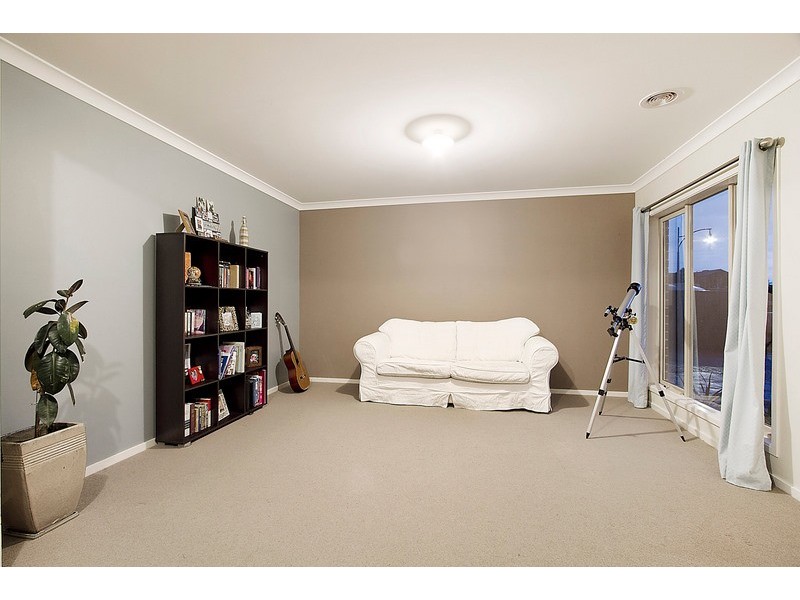 4 Cinnamon Link, Pakenham VIC 3810