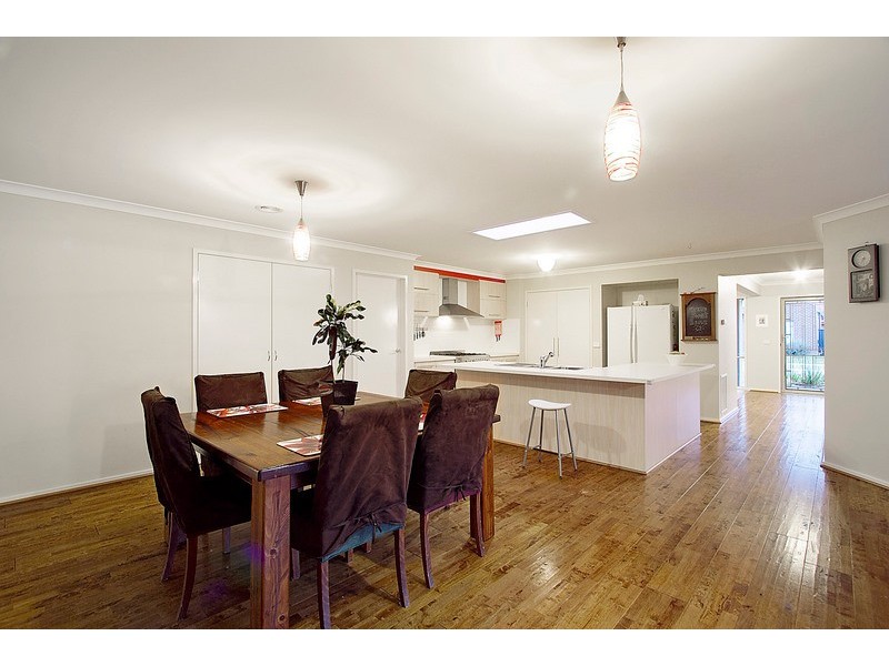 4 Cinnamon Link, Pakenham VIC 3810