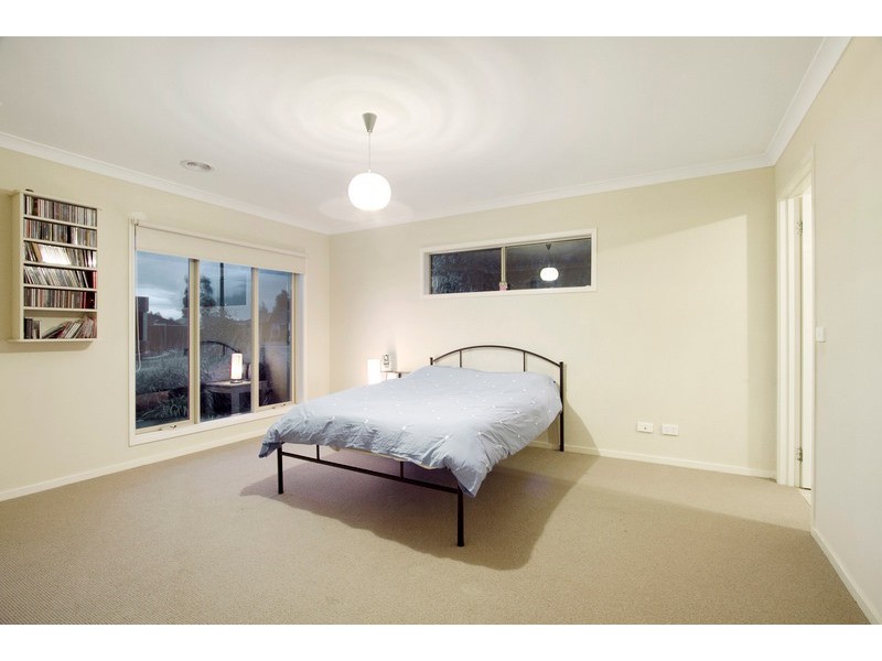 4 Cinnamon Link, Pakenham VIC 3810