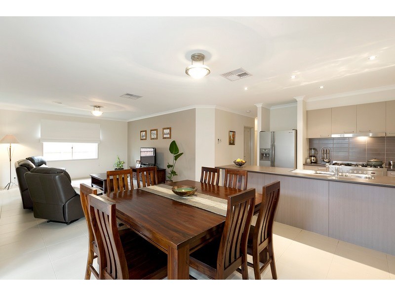 54 Saul Avenue, Berwick VIC 3806