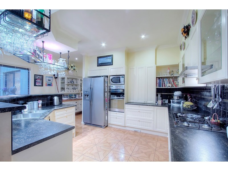 18 The Esplanade, Narre Warren South VIC 3805