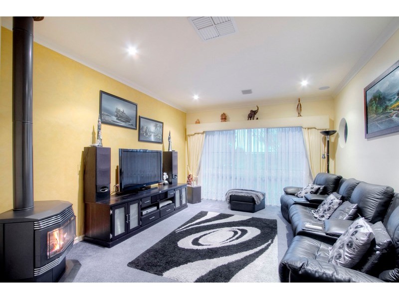 18 The Esplanade, Narre Warren South VIC 3805