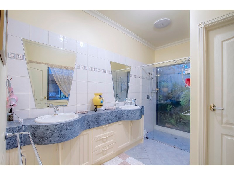 18 The Esplanade, Narre Warren South VIC 3805