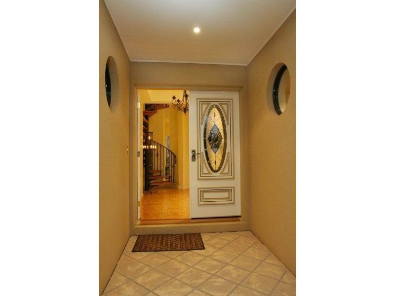 18 The Esplanade, Narre Warren South VIC 3805