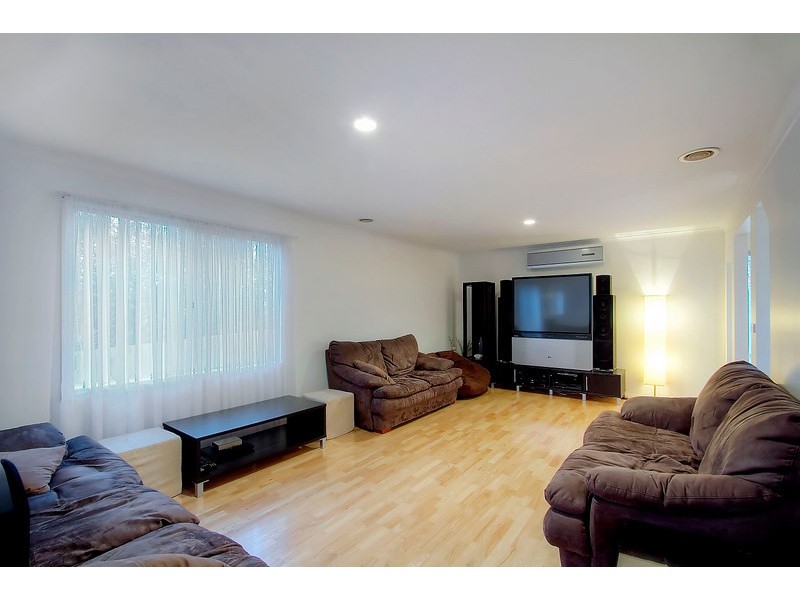 15 Edward Court, Berwick VIC 3806