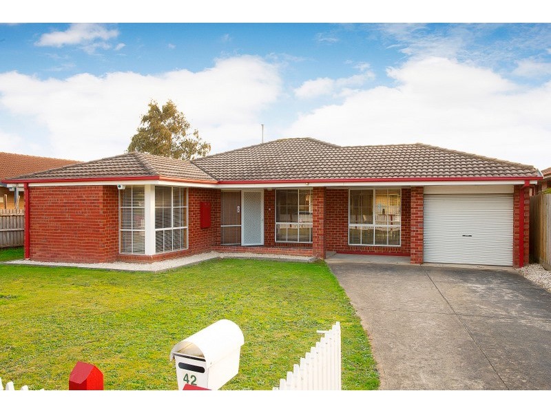 42 St Boswells Avenue, Berwick VIC 3806