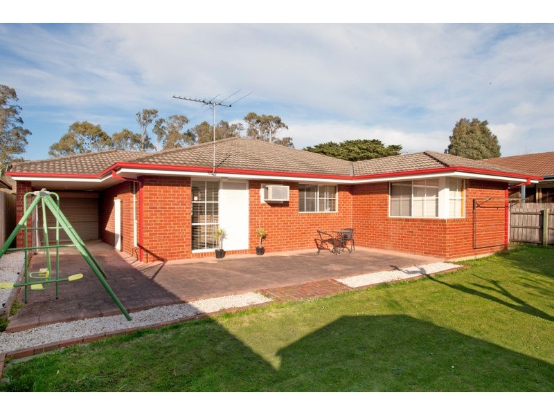 42 St Boswells Avenue, Berwick VIC 3806