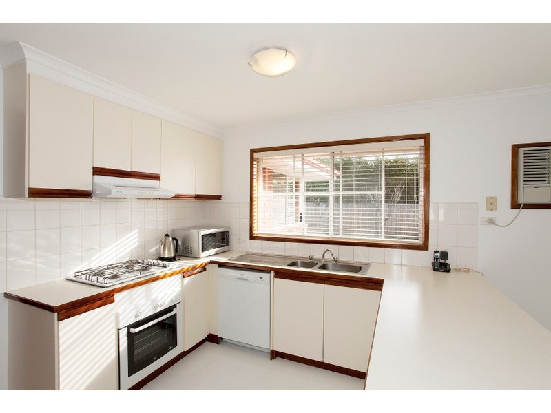 42 St Boswells Avenue, Berwick VIC 3806