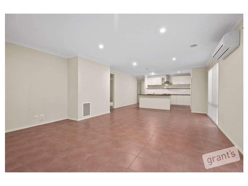 4 Roseville Court, Berwick VIC 3806