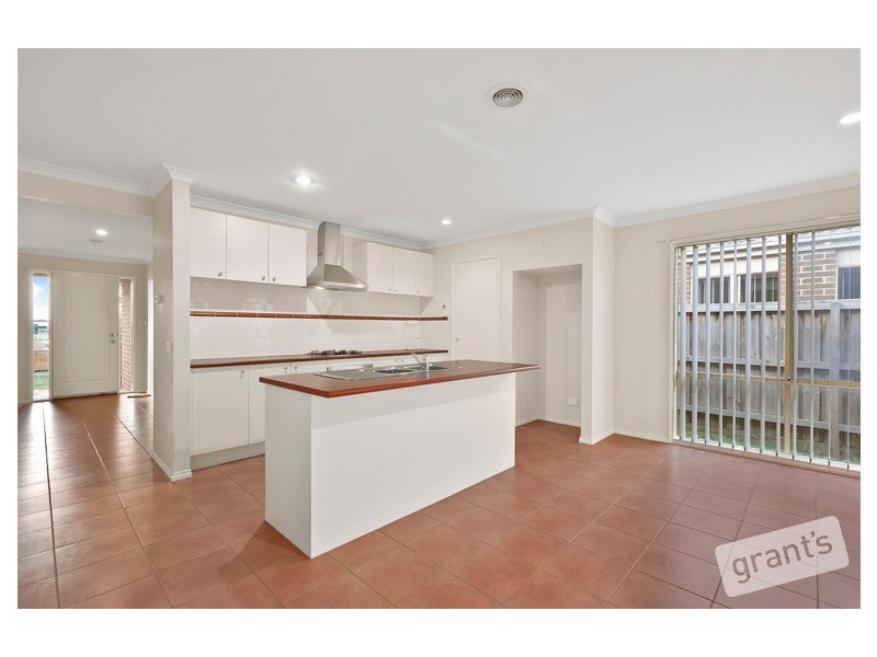 4 Roseville Court, Berwick VIC 3806