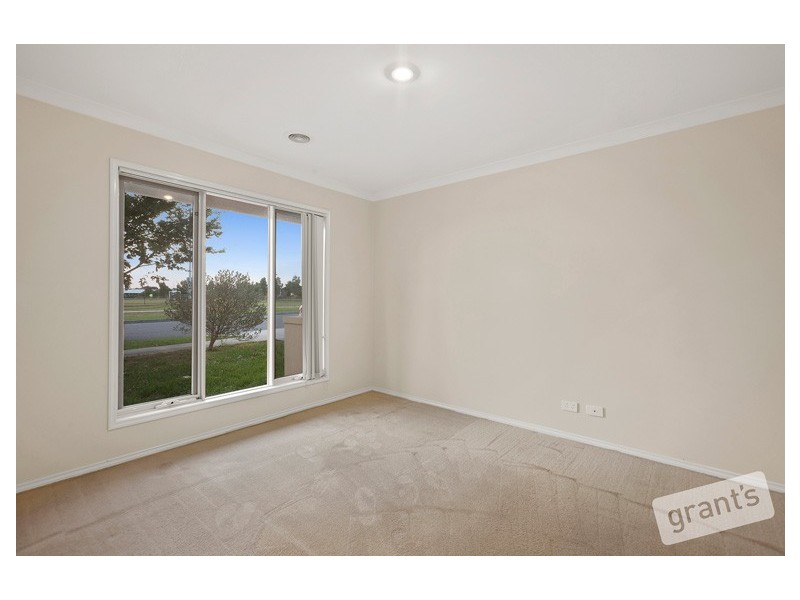 4 Roseville Court, Berwick VIC 3806