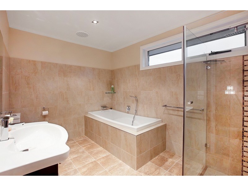 88 Sheldon Drive, Berwick VIC 3806