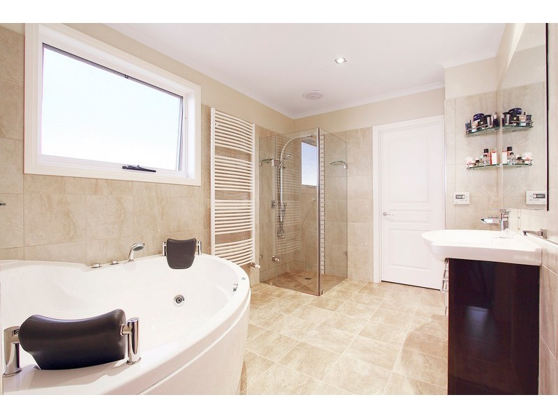 88 Sheldon Drive, Berwick VIC 3806