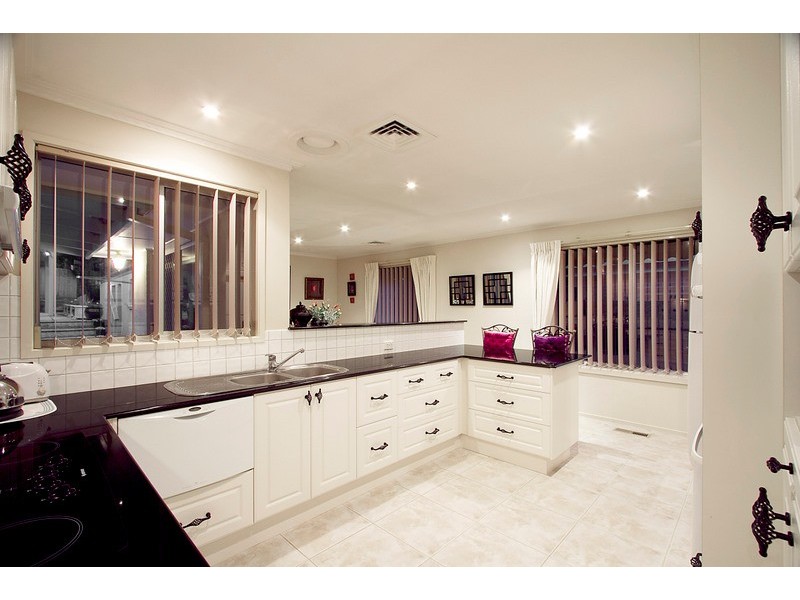 8 Ridge Road, Berwick VIC 3806