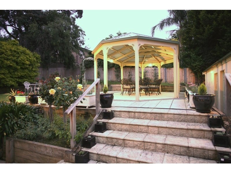 8 Ridge Road, Berwick VIC 3806